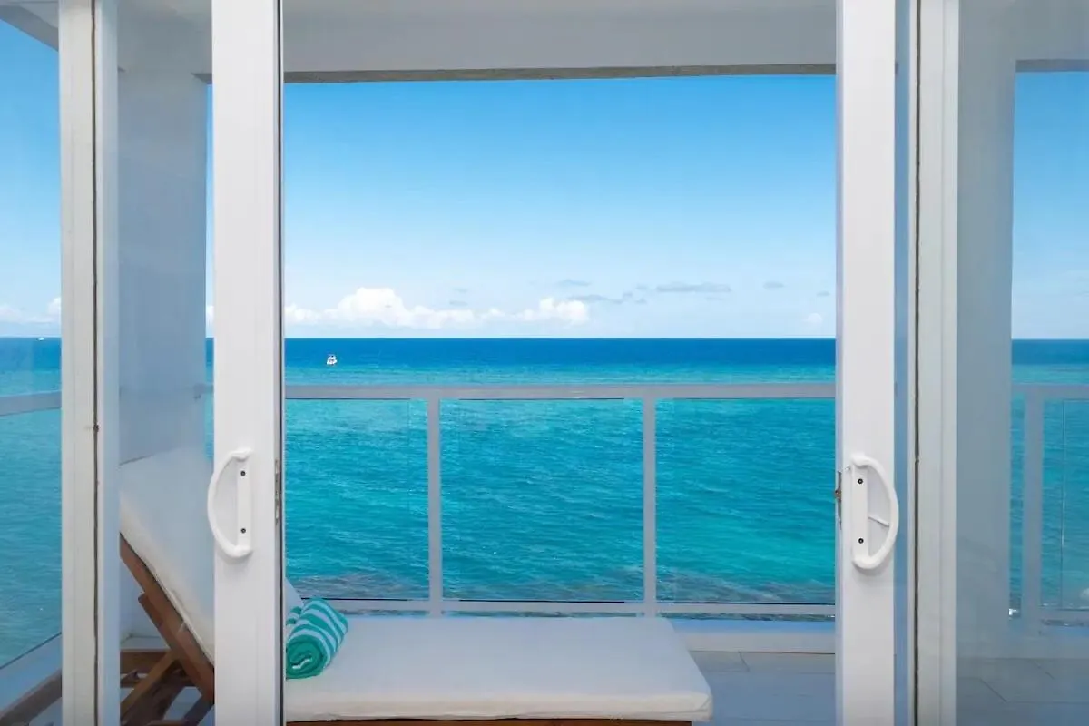 Watersedge - Condo In Tower Isle Apartment