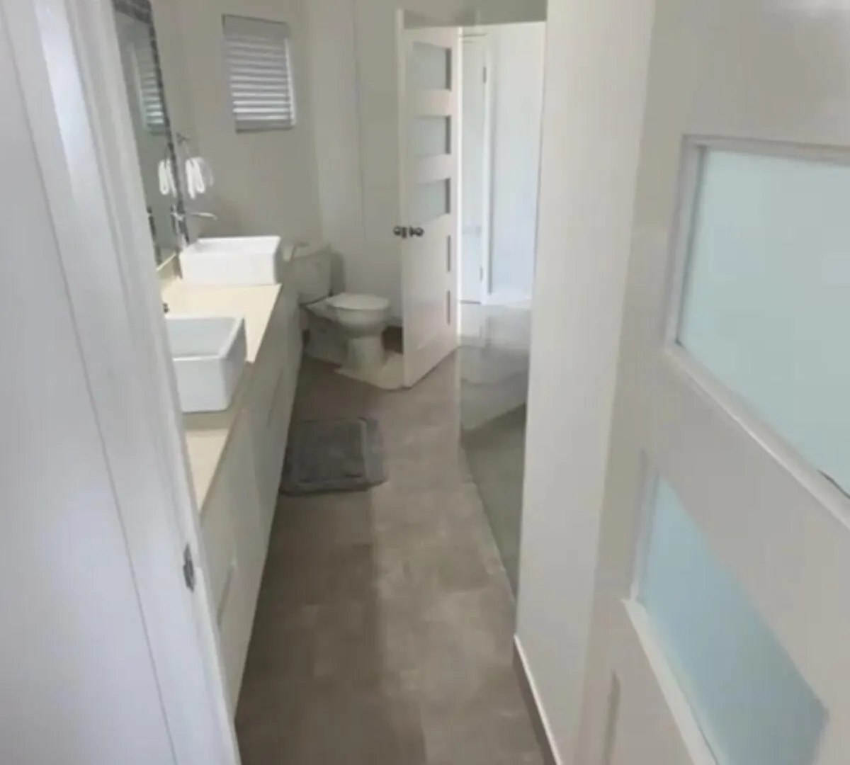 Watersedge - Condo In Tower Isle Apartment
