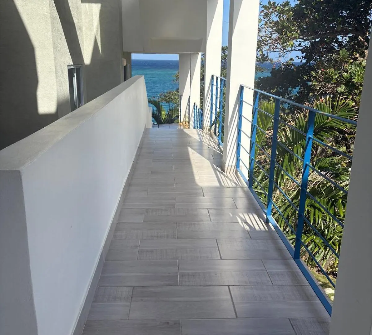 Watersedge - Condo In Tower Isle Apartment